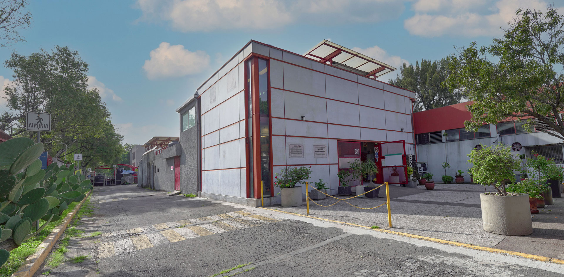 Imagen del exterior de la planta de tratamiento de aguas residuales.